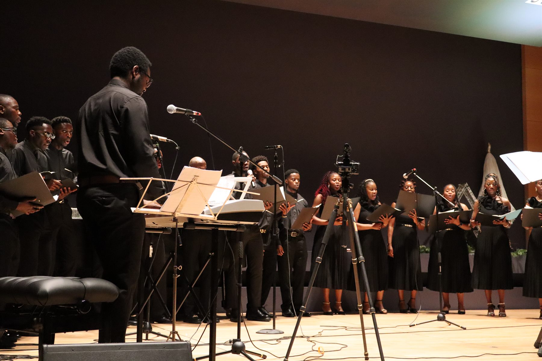 Voices meeting in one shared sound